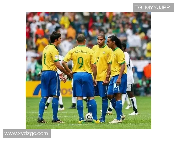 近期足球明星同框合影展现球场魅力与友谊瞬间的精彩时刻